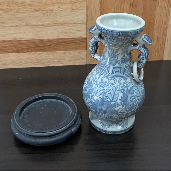 Vintage Asian Blue/White Ceramic Porcelain 5.25” Vase - Picture 13 of 15